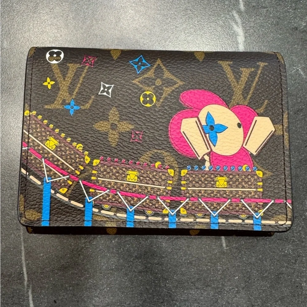 NIB LOUIS VUITTON Monogram Vivienne Portefeuille Victorine Wallet - Picture 2 of 12